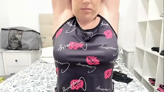 emmita69  online show from November 2025 10:37:02 PM