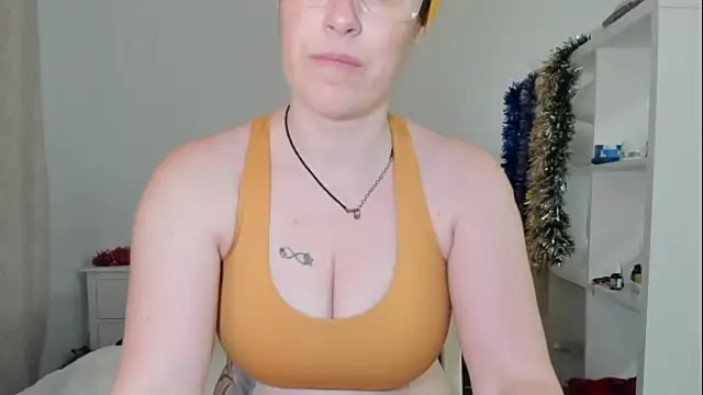 emmita69  online show from December 2025 04:40:01 AM