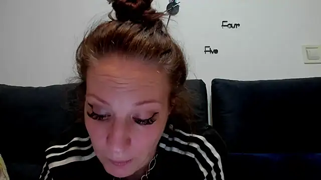 VanessaSquirtt online show from September 2025 05:36:01 PM