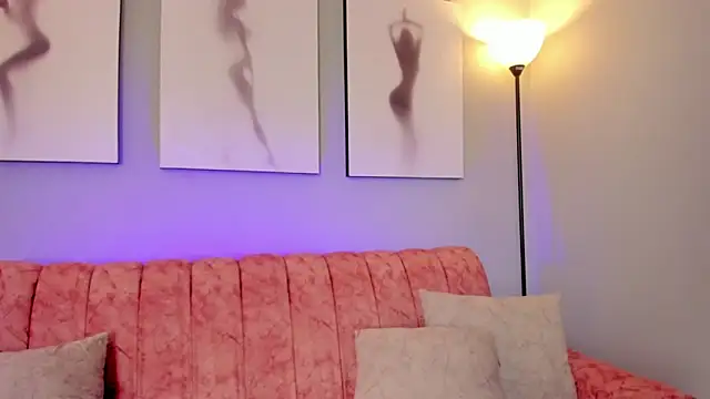 Juliana Saenzz online show from September 2025 01:57:02 PM