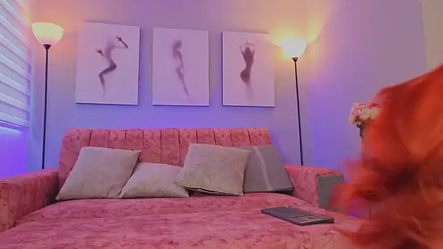 Juliana Saenzz online show from October 2025 12:45:01 PM