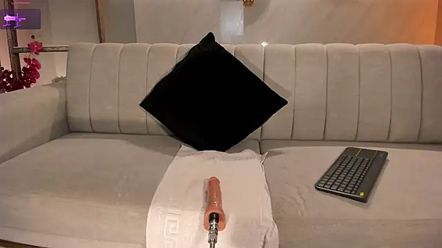 Snapshot of DominiqueVega chatting on January 2025 02:57:01 AM DominiqueVega online show from January 2025 02:57:01 AM