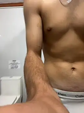 h0rnyguy001 online show from February 2026 11:00:02 AM