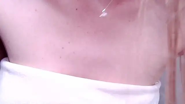 caarlywhitee online show from April 2026 12:52:01 AM