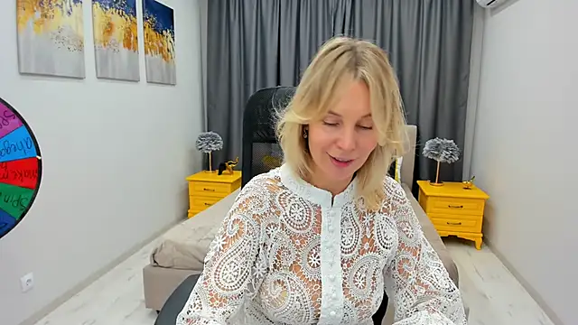 Sinty Devis online show from January 2025 02:42:01 PM