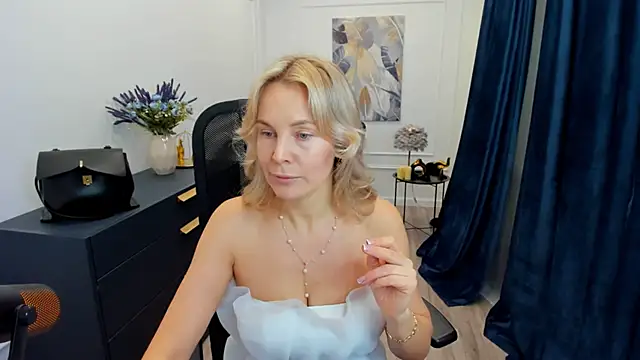 Snapshot of Sinty_Devis chatting on February 2026 04:24:01 AM Sinty Devis online show from February 2026 04:24:01 AM