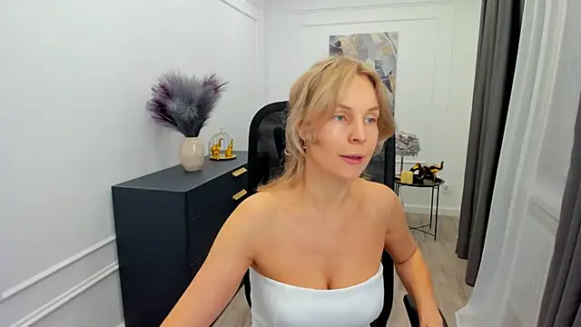 Snapshot of Sinty_Devis chatting on February 2026 04:21:02 AM Sinty Devis online show from February 2026 04:21:02 AM