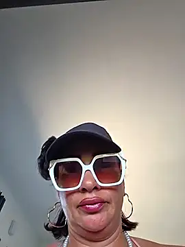 Snapshot of TheGoddessBianca chatting on April 2026 10:43:02 AM TheGoddessBianca online show from April 2026 10:43:02 AM