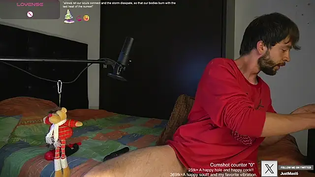 Snapshot of just_maxii chatting on December 2024 10:53:01 PM just maxii online show from December 2024 10:53:01 PM