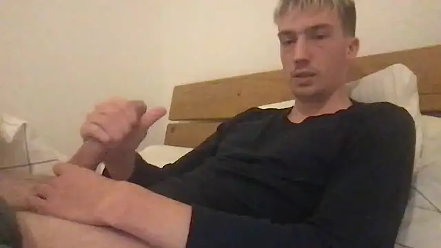 Snapshot of hungandfun05 chatting on December 2024 01:37:01 AM hungandfun05 online show from December 2024 01:37:01 AM