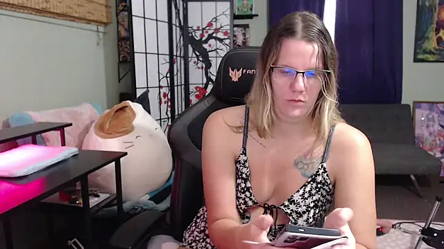 Sarahtineke online show from November 2025 04:50:01 PM