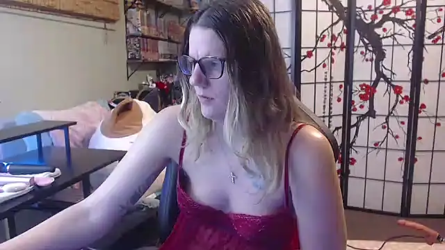 Sarahtineke online show from March 2026 12:49:02 AM