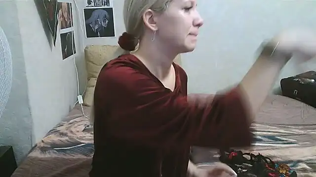 Snapshot of -GoldenGirl- chatting on February 2025 11:21:02 AM -GoldenGirl- online show from February 2025 11:21:02 AM