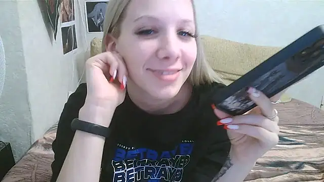 Snapshot of -GoldenGirl- chatting on March 2025 12:33:02 PM -GoldenGirl- online show from March 2025 12:33:02 PM