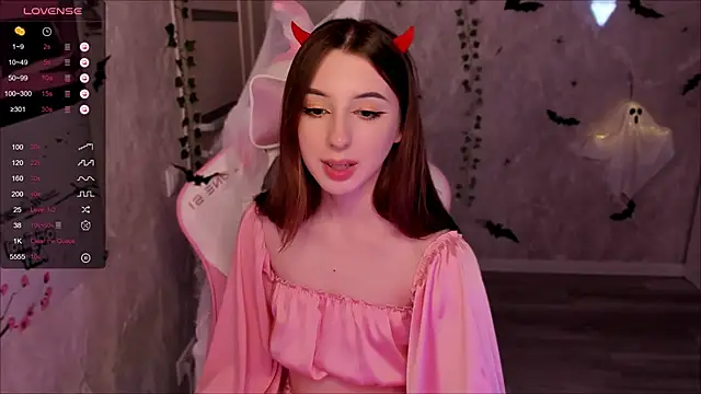 Polly  Hill online show from October 2025 06:41:02 PM