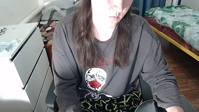 EvaMiron online show from October 2025 12:24:02 PM