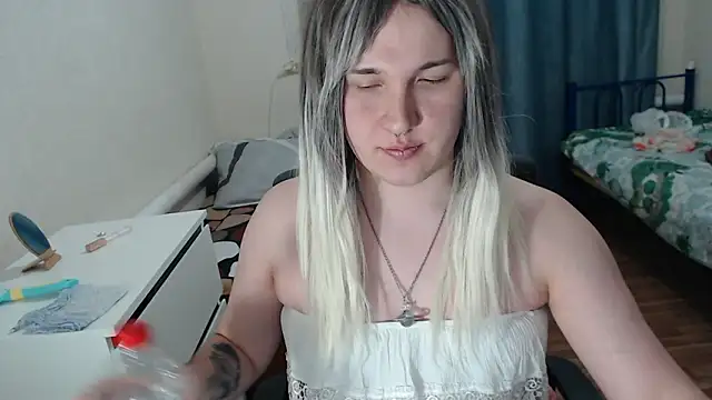 EvaMiron online show from February 2026 10:10:02 PM