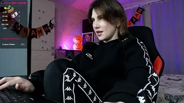 Daniela Cooperr online show from November 2025 05:02:01 PM