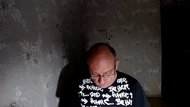 Snapshot of Bossun79 chatting on October 2025 09:02:01 PM Bossun79 online show from October 2025 09:02:01 PM