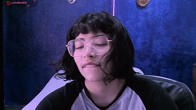 NinaYellow online show from December 2024 02:53:01 PM