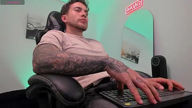 LucianSinclair online show from March 2025 01:11:01 AM