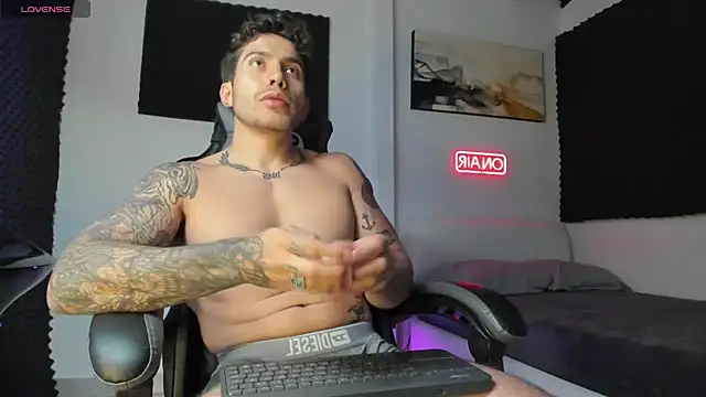 LucianSinclair online show from November 2025 01:39:02 AM