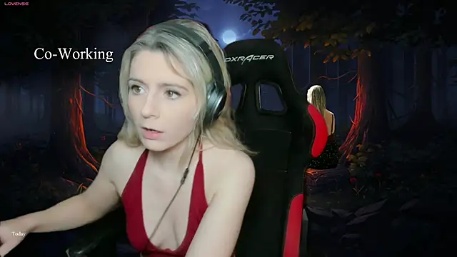 Lisaonthemoon online show from February 2025 04:53:02 PM