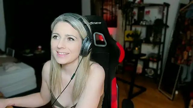 Lisaonthemoon online show from March 2025 07:59:02 PM