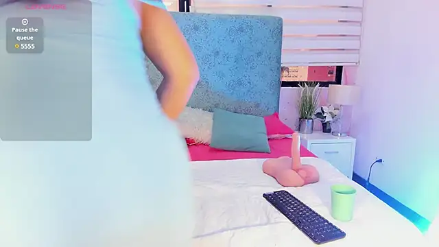 Nahomi Wild online show from February 2025 08:08:02 PM