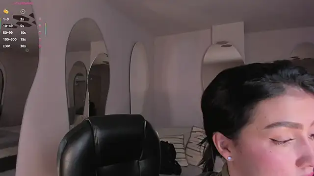 PaulinaSantos  online show from September 2025 07:35:01 PM