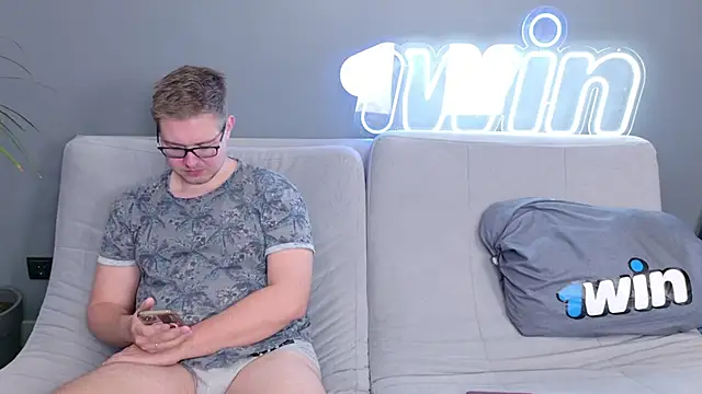 Ksenny online show from December 2024 06:45:02 AM