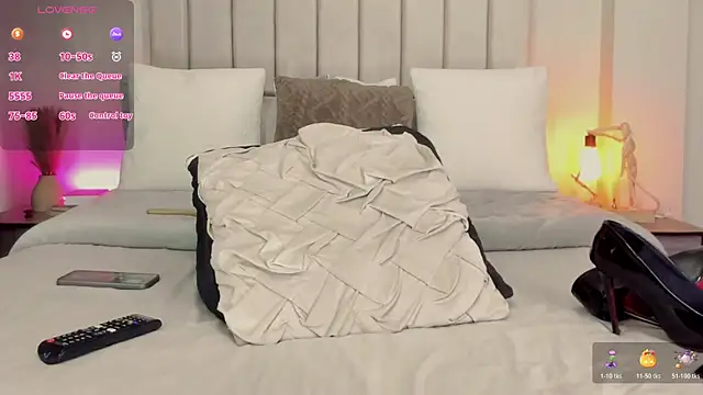 romina-brunette online show from October 2025 01:56:01 PM