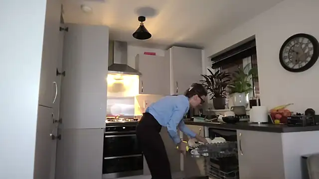 SweetMonicaUK online show from October 2025 08:24:02 AM