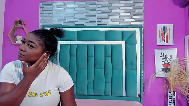 LORENSCOLLINS online show from October 2025 12:57:02 PM