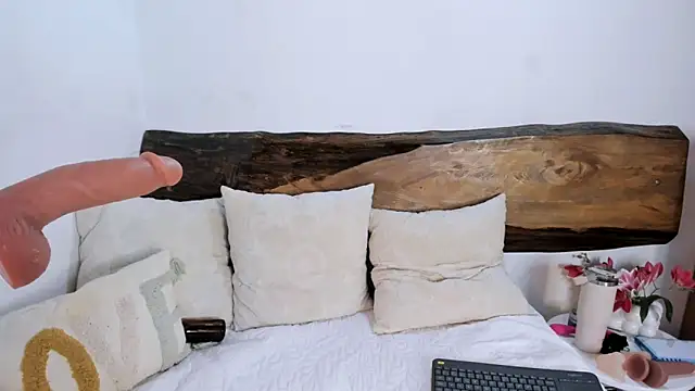 Abrilqueen online show from September 2025 02:05:01 AM