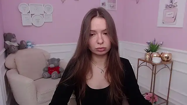 LucySkilar online show from November 2025 05:40:01 AM