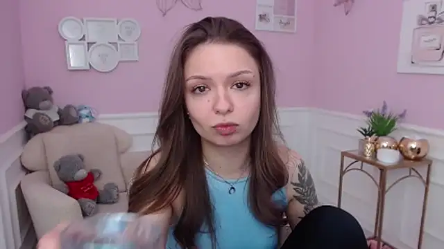 LucySkilar online show from December 2025 05:49:01 AM