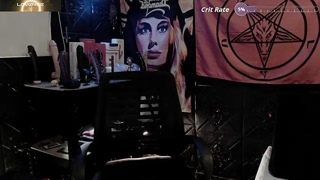 Snapshot of Evil_Queen_666 chatting on June 2026 07:02:01 AM Evil Queen 666 online show from June 2026 07:02:01 AM