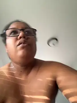 ebonyred online show from October 2025 12:49:02 PM