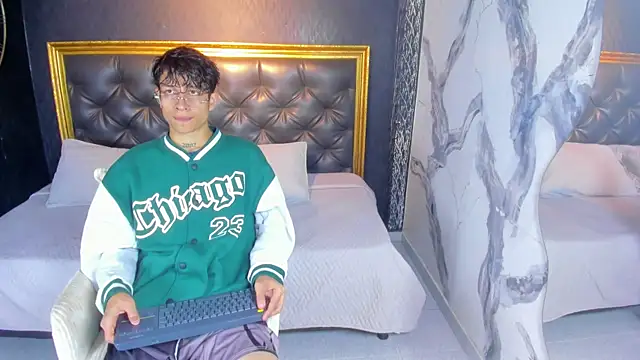 AgarEvans online show from October 2025 02:57:02 AM