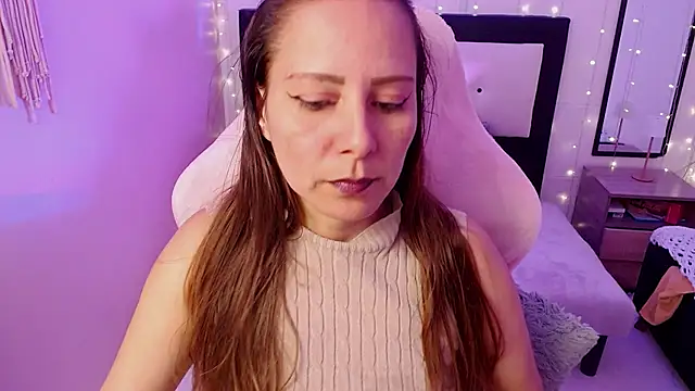Snapshot of camila_delarosa chatting on June 2026 04:31:02 PM camila delarosa online show from June 2026 04:31:02 PM