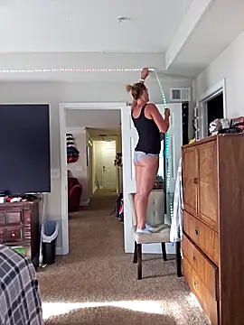 Snapshot of Dixiefaye_Pika chatting on April 2026 10:27:01 PM Dixiefaye Pika online show from April 2026 10:27:01 PM