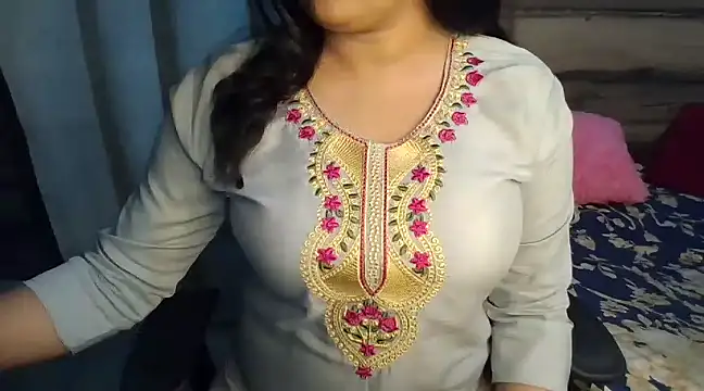 Trezza online show from February 2025 06:56:02 PM