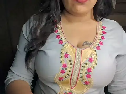 Trezza online show from November 2025 11:27:02 PM