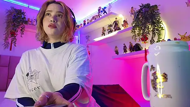 albaismynameX online show from November 2025 12:17:01 PM