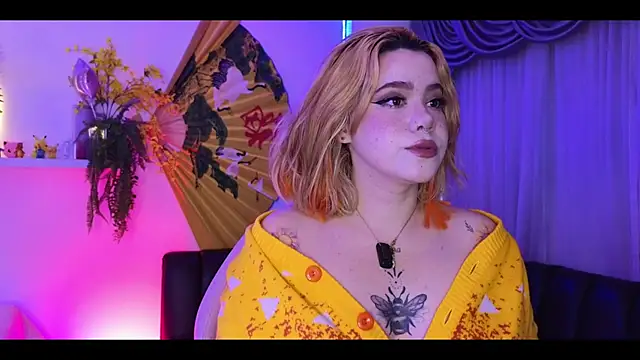 albaismynameX online show from November 2025 12:13:01 PM