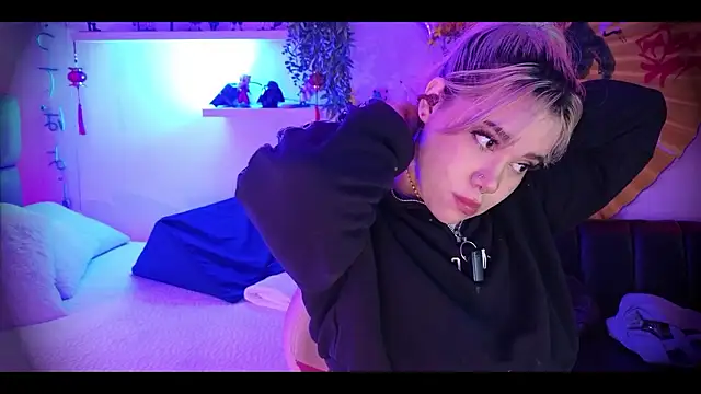 albaismynameX online show from February 2026 12:15:01 PM