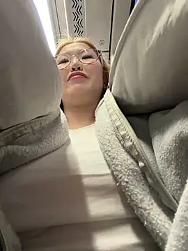 Snapshot of Aiko_Yumi chatting on February 2026 02:42:02 PM Aiko Yumi online show from February 2026 02:42:02 PM