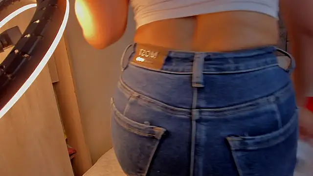 Snapshot of MirandaRoxx chatting on May 2026 02:45:01 PM MirandaRoxx online show from May 2026 02:45:01 PM