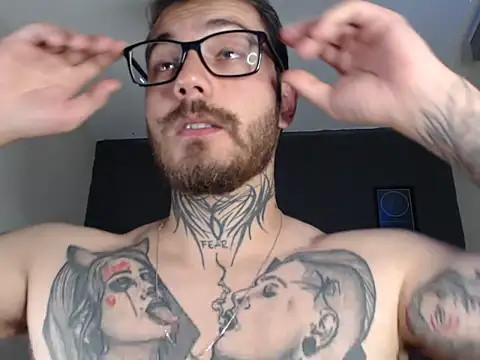 Snapshot of clark_r chatting on September 2025 12:43:02 AM clark r online show from September 2025 12:43:02 AM